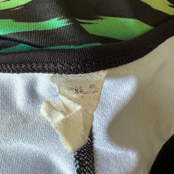 Fila sport/workout tank size large - Picture 6 of 6